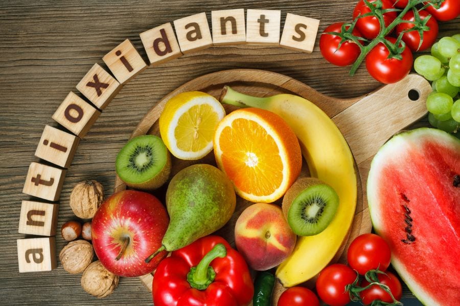 Frutas variadas con antioxidantes