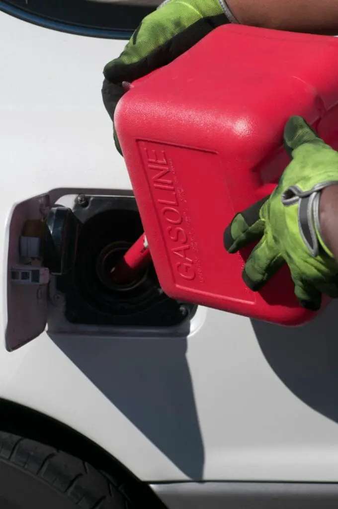 Llenado del tanque vacío con gas