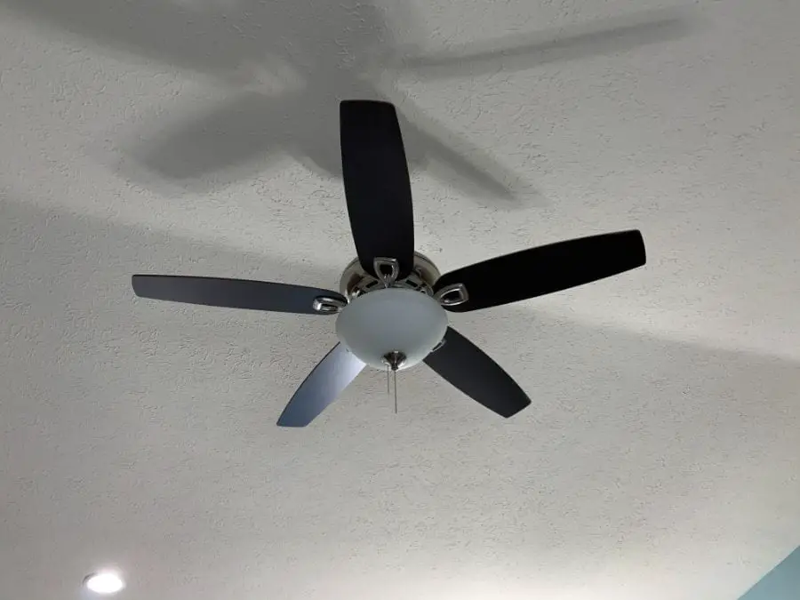 3 Easy Ways to Clean Your Ceiling Fan (Without a Ladder)